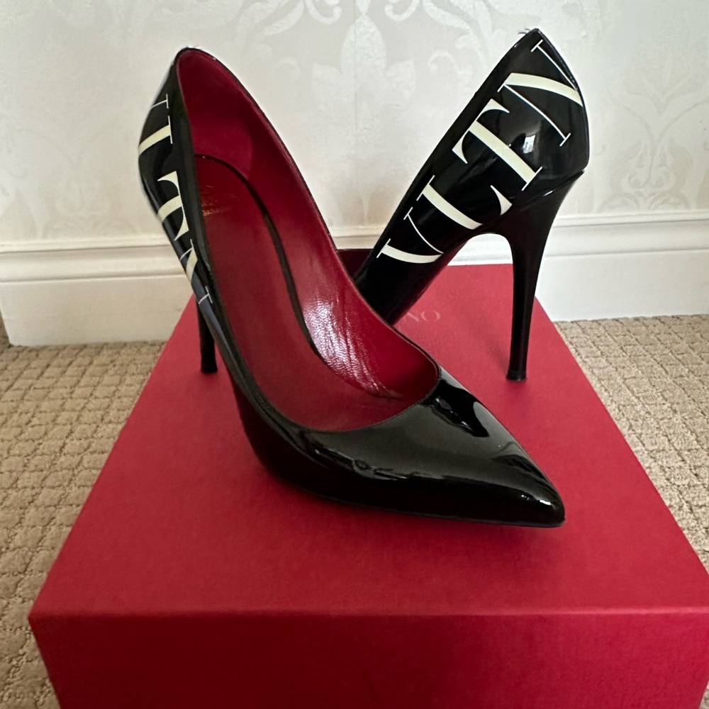 Valentino VLTN Black Pumps size 37